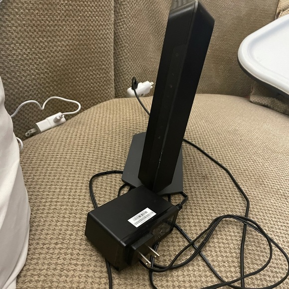 Net gear AC1900 WiFi cable modem router - Picture 5 of 7